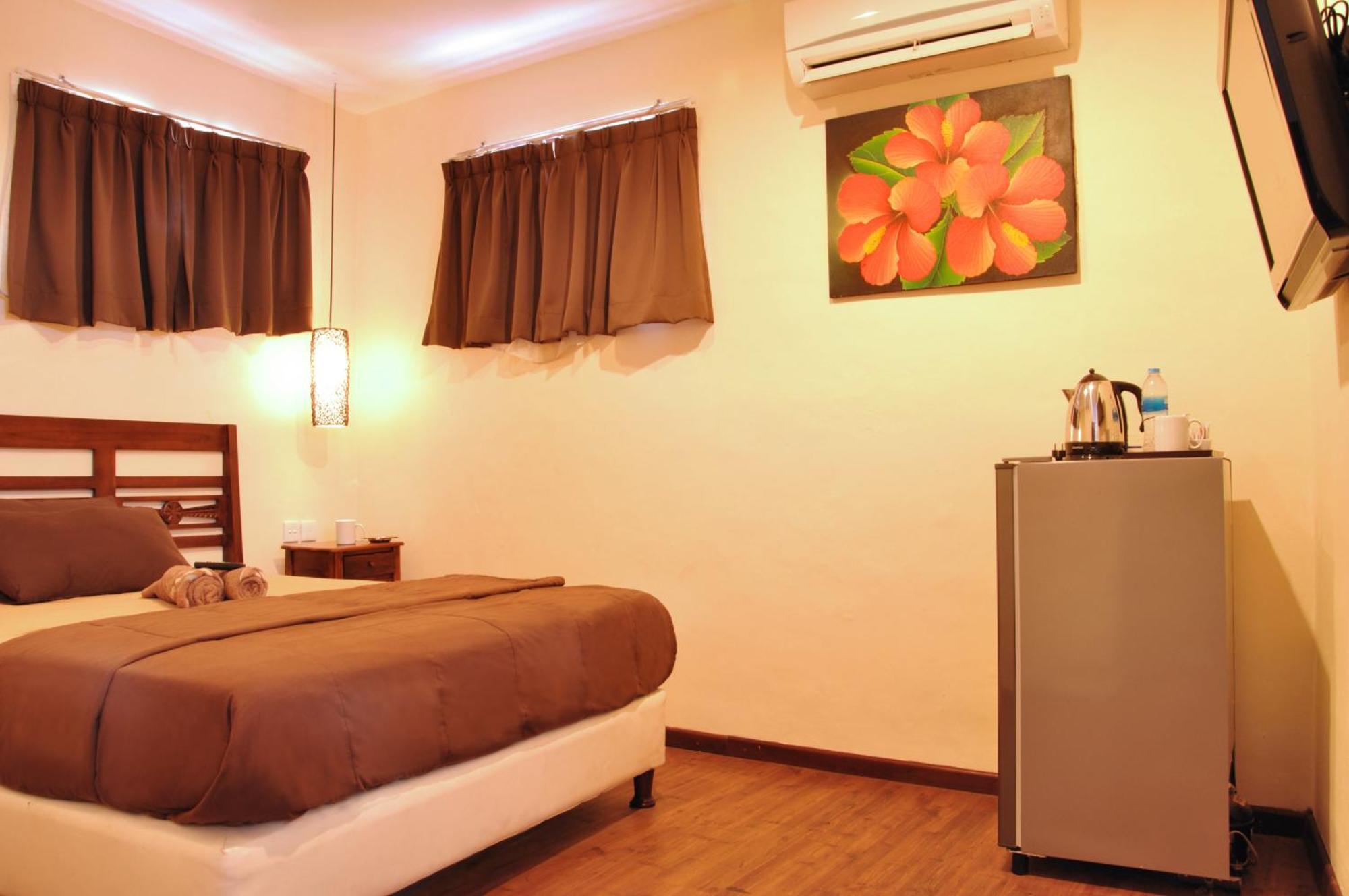 Bemo Corner Guest House Кута Номер фото